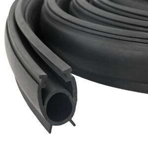 vidaXL Těsněn&iacute; gar&aacute;žov&yacute;ch dveř&iacute; Čern&aacute; 41 x 33 mm 5,5 m PVC