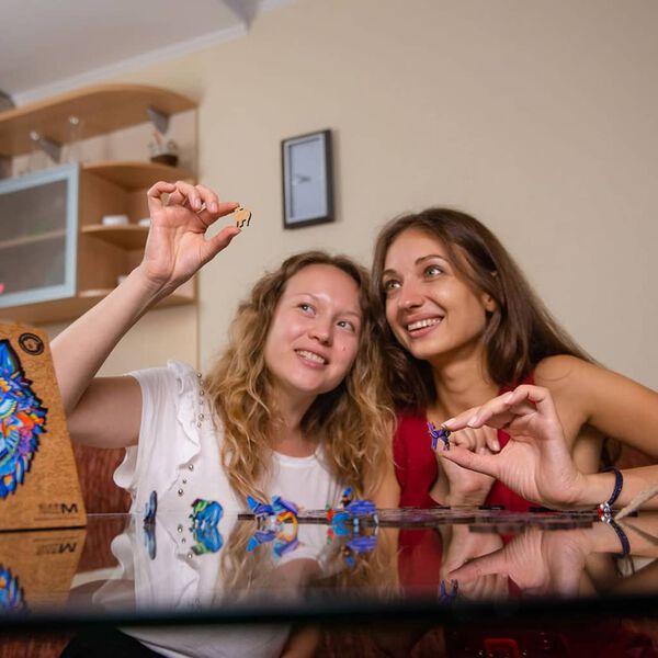 UNIDRAGON 310d&iacute;ln&eacute; dřevěn&eacute; puzzle Majestic Wolf King Size 30 x 41 cm