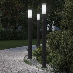 vidaXL Sloupkov&aacute; světla se senzorem a z&aacute;suvkou 3 ks 110 cm nerezov&aacute; ocel IP44