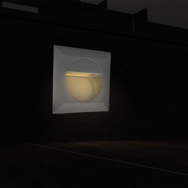 2 vestavn&aacute; LED sv&iacute;tidla pro osvětlen&iacute; schodi&scaron;tě 126 x 126 x 65,5 mm