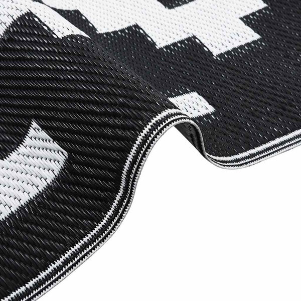 vidaXL Venkovn&iacute; koberec ARAKIL b&iacute;l&yacute; a čern&yacute; 120 x 180 cm PP