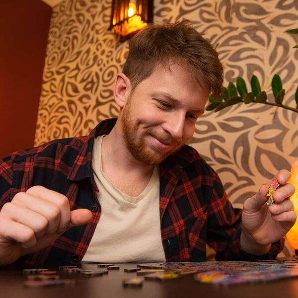 UNIDRAGON 314d&iacute;ln&eacute; dřevěn&eacute; puzzle Iridescent Chameleon 31 x 41 cm