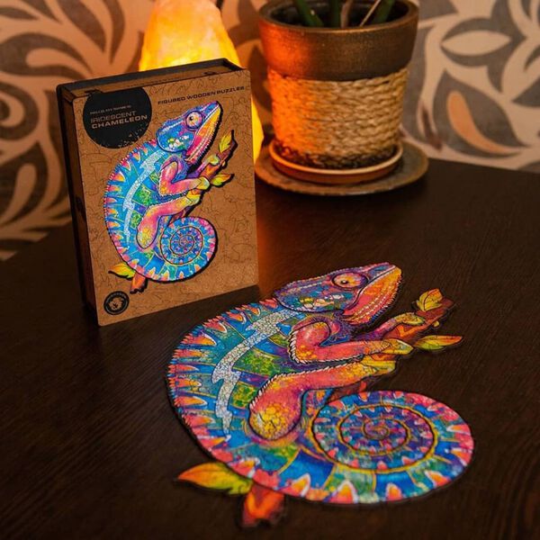 UNIDRAGON 314d&iacute;ln&eacute; dřevěn&eacute; puzzle Iridescent Chameleon 31 x 41 cm