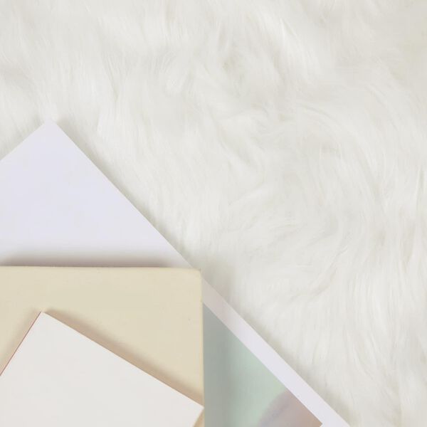 vidaXL Uměl&yacute; ovč&iacute; koberec Tafalla B&iacute;l&aacute; 240 x 340 cm Polyester