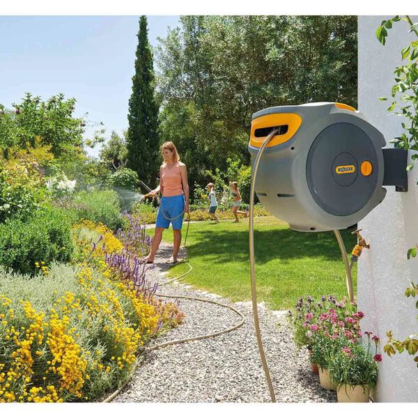 Hozelock N&aacute;stěnn&yacute; hadicov&yacute; navij&aacute;k s 20m hadic&iacute; Auto Reel