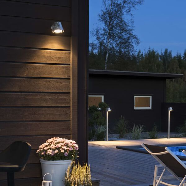 KONSTSMIDE N&aacute;stěnn&eacute; sv&iacute;tidlo Trieste pozinkovan&eacute;