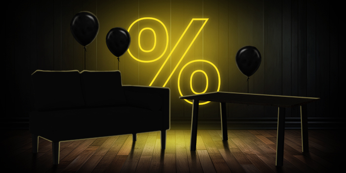  Černá pohovka a dřevěný stůl s černými balónky před jasně žlutým znakem procenta na tmavé dřevěné podlaze.